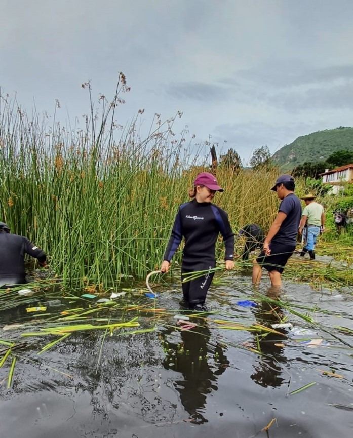 community members in caring for the aquatic plants that support a healthy lake ecosystem and natural water filtration. 